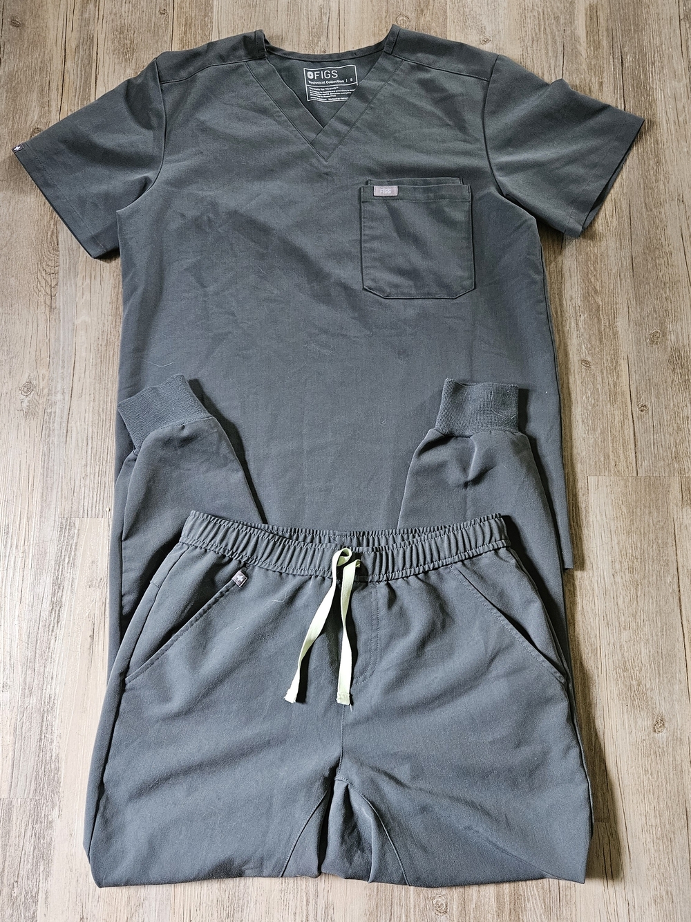 Figs Men's Dark Green Scrub Set With Leon Top And Tansen Jogger Bottom Small